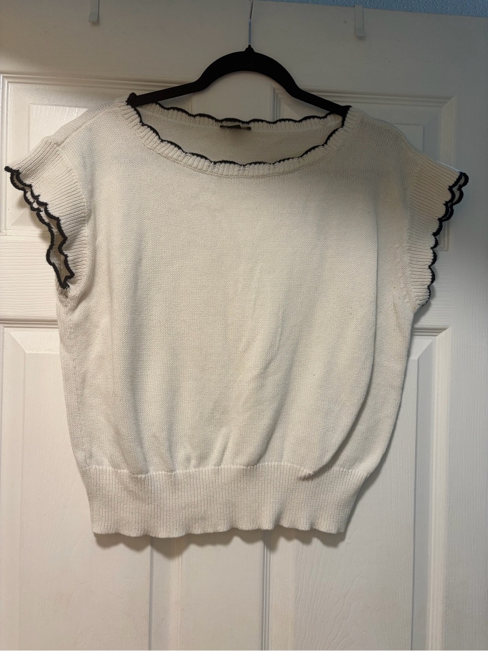 Ann Taylor Cream Short-Sleeve Knit Top with Black Trim